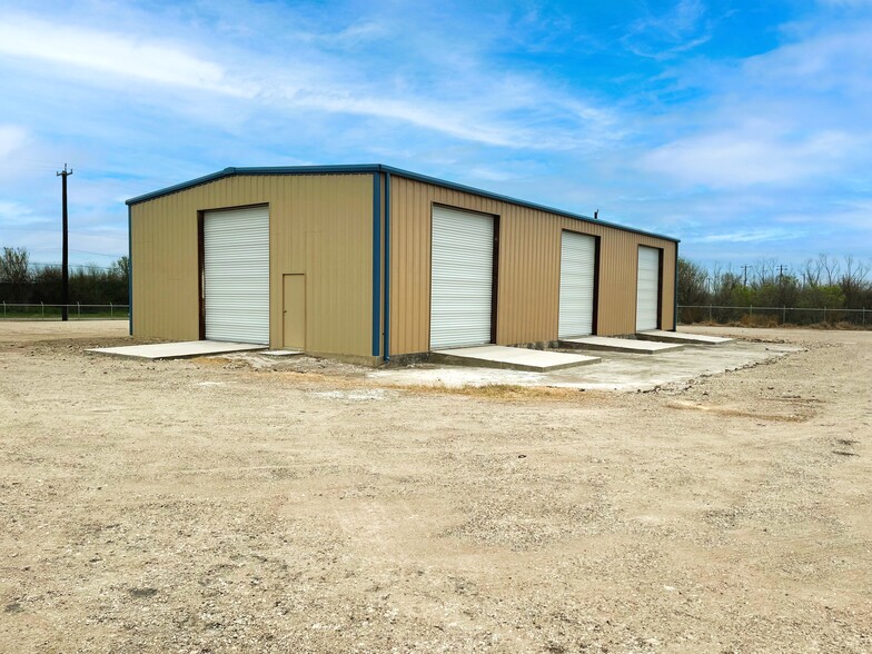 10520 Somerset Rd, San Antonio, TX for lease - Building Photo - Image 1 of 4