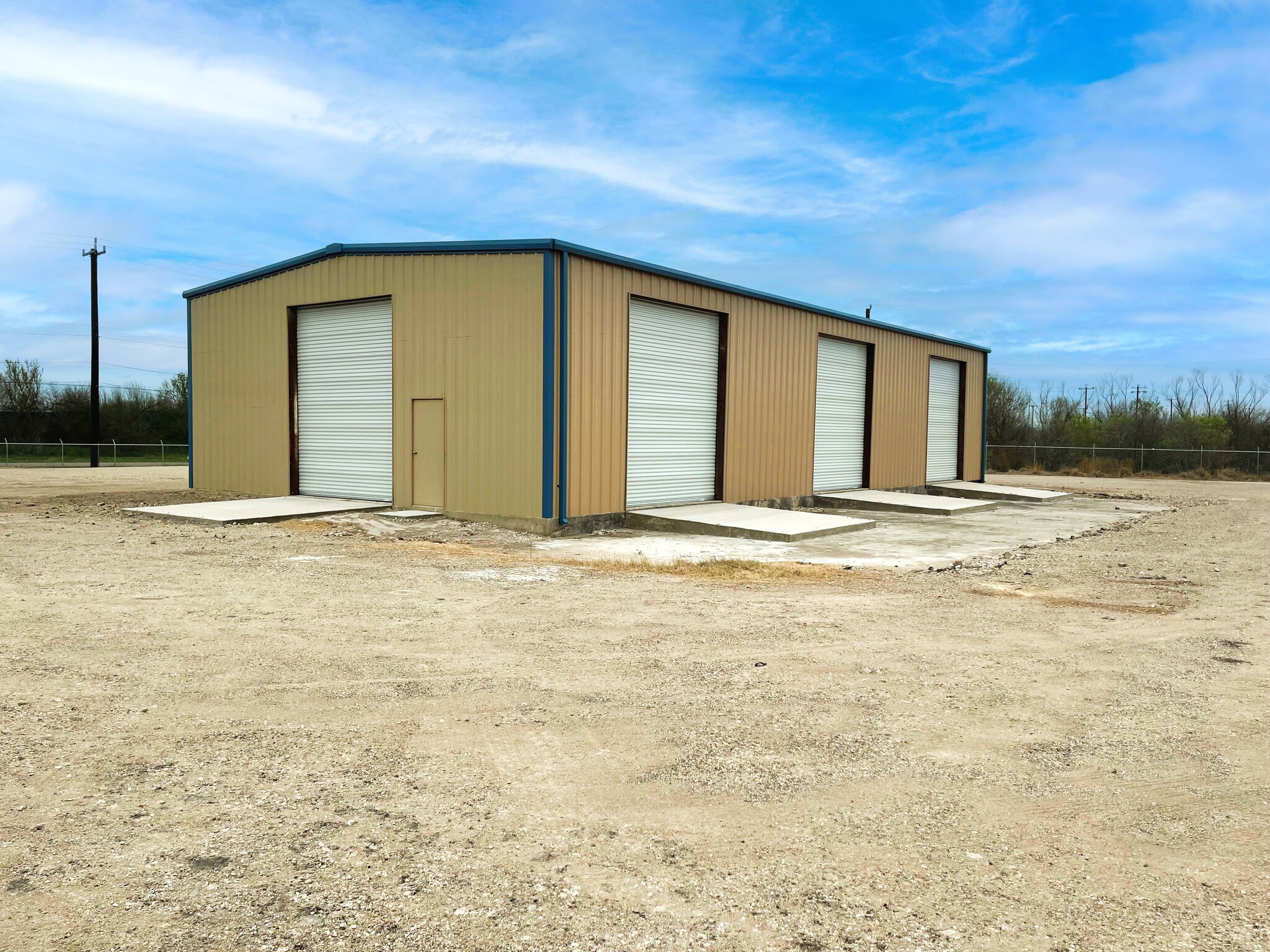 10520 Somerset Rd, San Antonio, TX for lease Building Photo- Image 1 of 5