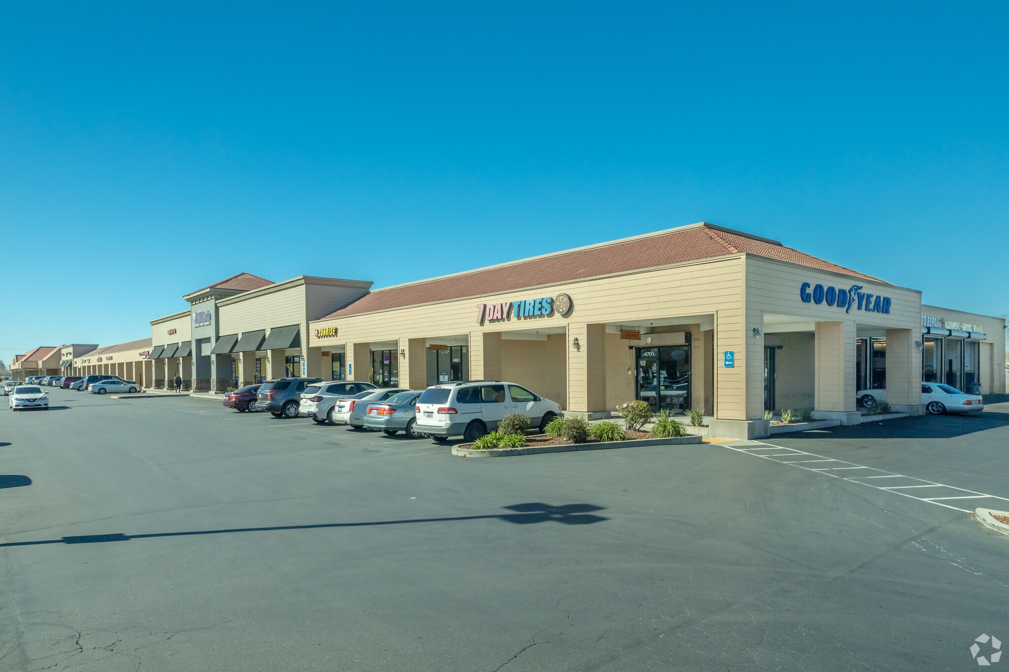 4651-5051 Mack Rd, Sacramento, CA 95823 - Valley Shopping Center | LoopNet