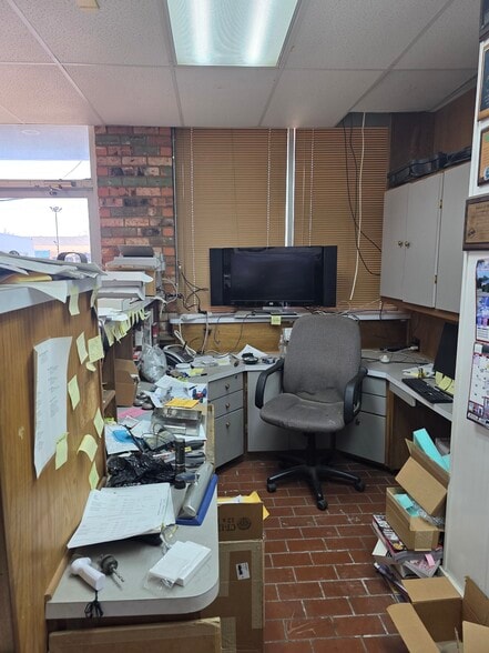 104 S Rogers Rd, Irving, TX for sale - Building Photo - Image 3 of 15