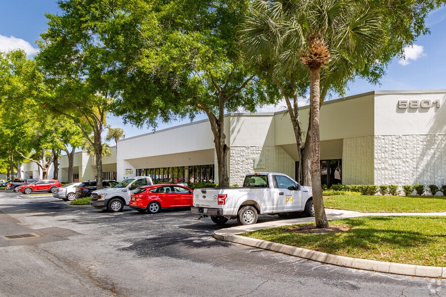 5801 Benjamin Center Dr, Tampa, FL for lease - Primary Photo - Image 1 of 6