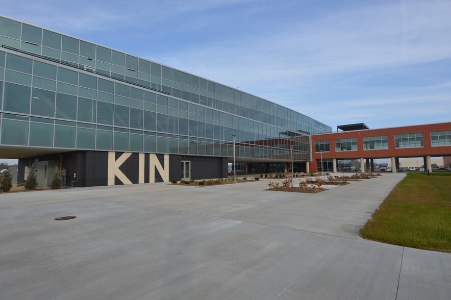 5522 26th Ave, Kenosha, WI for lease - Building Photo - Image 2 of 12