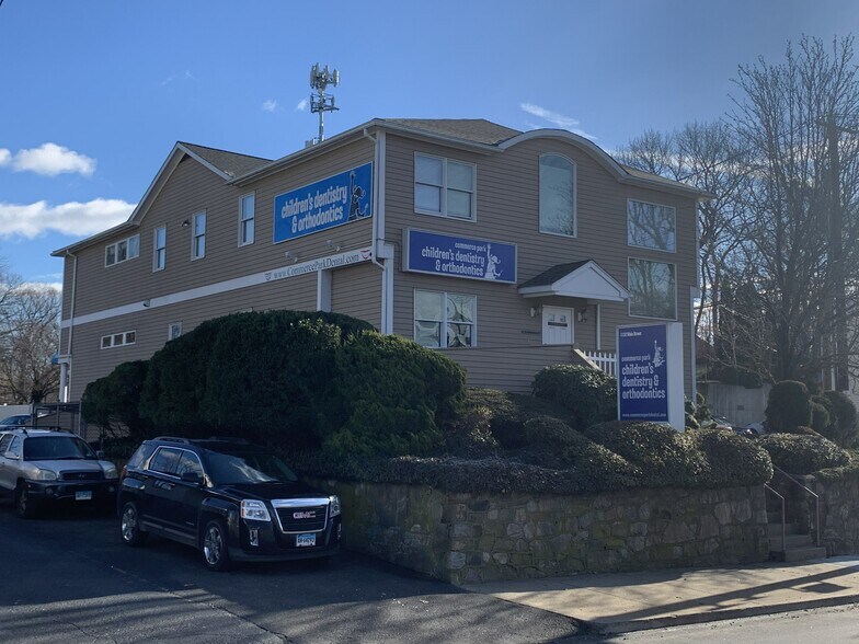 4702 Main St, Bridgeport, CT for sale - Building Photo - Image 1 of 1