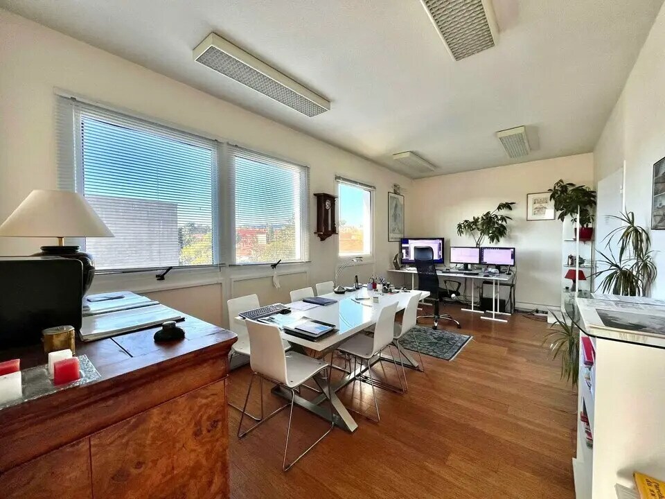 Office in Le Cannet for lease Interior Photo- Image 1 of 7