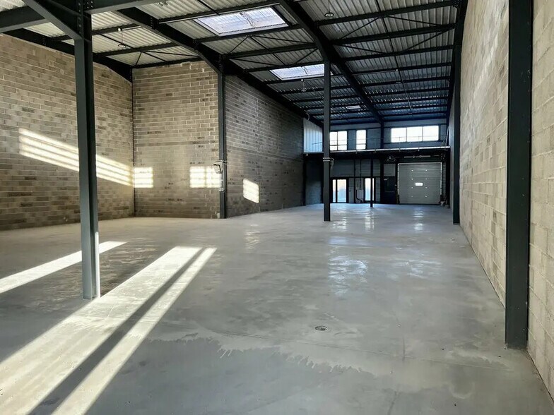 Flex in Vedène for lease - Interior Photo - Image 2 of 6