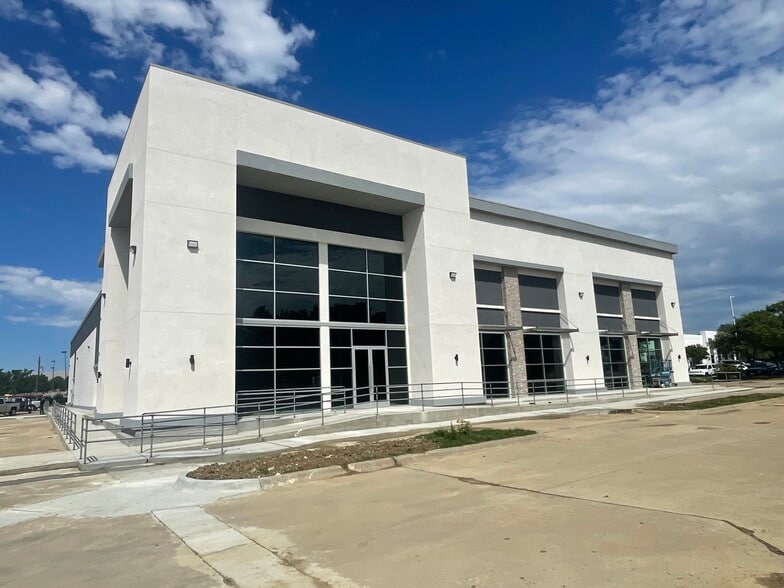 8221 Royal Ridge Pky, Irving, TX for lease - Building Photo - Image 1 of 17