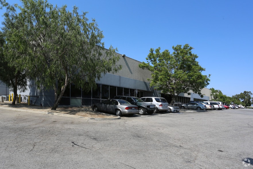 2909-2999 E Pacific Commerce Dr, Compton, CA for lease - Primary Photo - Image 2 of 8