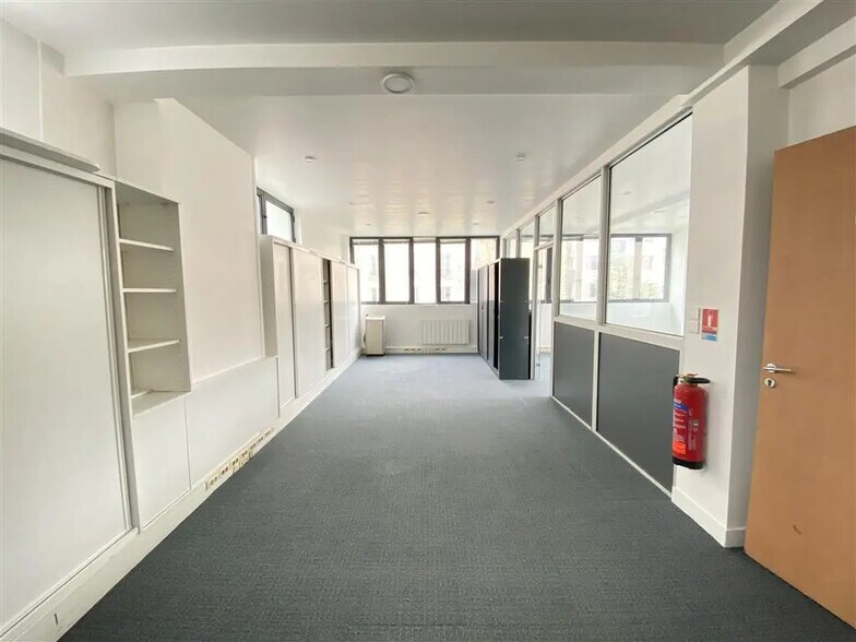 Office in Paris for lease - Building Photo - Image 3 of 6