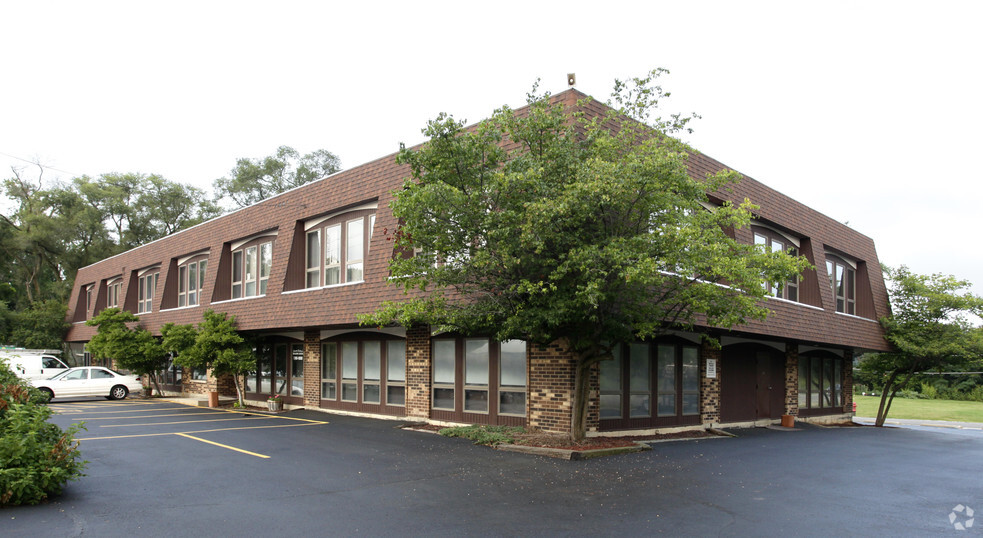 95 W Grand Ave, Lake Villa, IL for lease - Primary Photo - Image 1 of 10