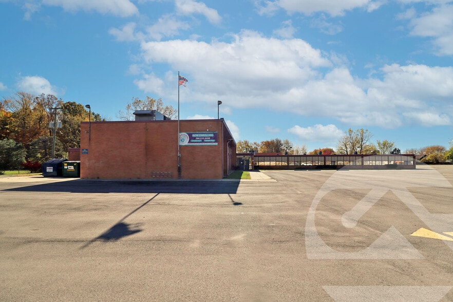 22280 E Price Dr, Clinton Township, MI for sale - Primary Photo - Image 1 of 6