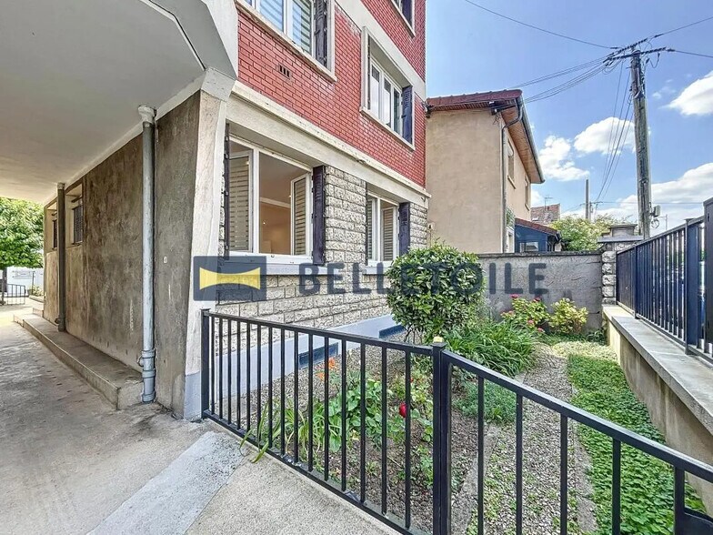 Retail in Maisons-Alfort for lease - Building Photo - Image 2 of 8