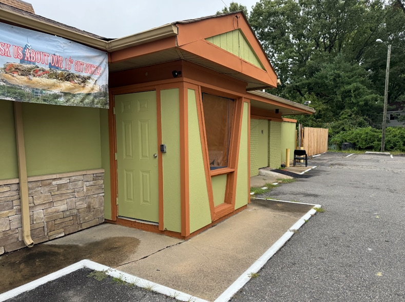 10744 Jefferson Ave, Newport News, VA for sale - Building Photo - Image 3 of 34