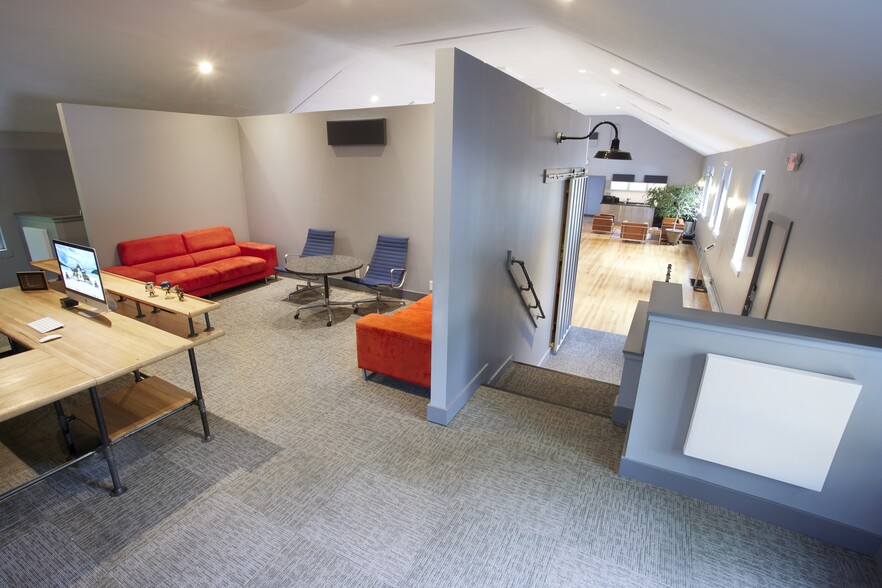 301 Dorchester Ave, Cincinnati, OH for sale - Building Photo - Image 3 of 6