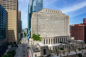 2 N Riverside Plz, Chicago, IL - AERIAL  map view