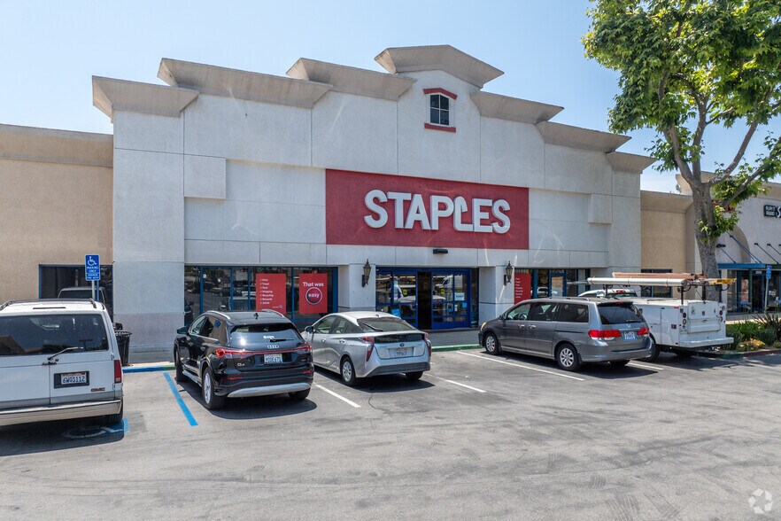 2868-2892 Cochran St, Simi Valley, CA for sale - Primary Photo - Image 1 of 1