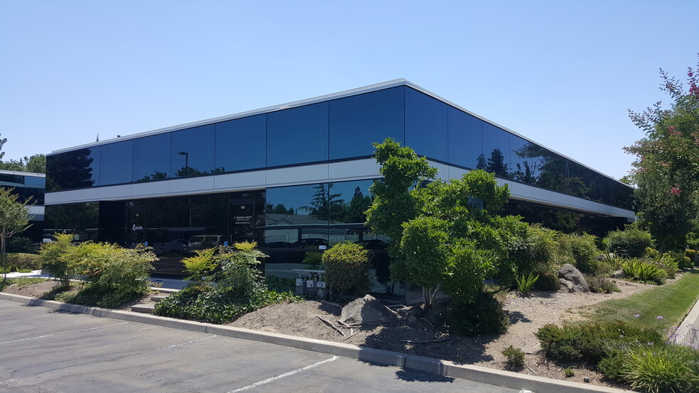 1348 W Herndon Ave, Fresno, CA for lease - Building Photo - Image 1 of 1