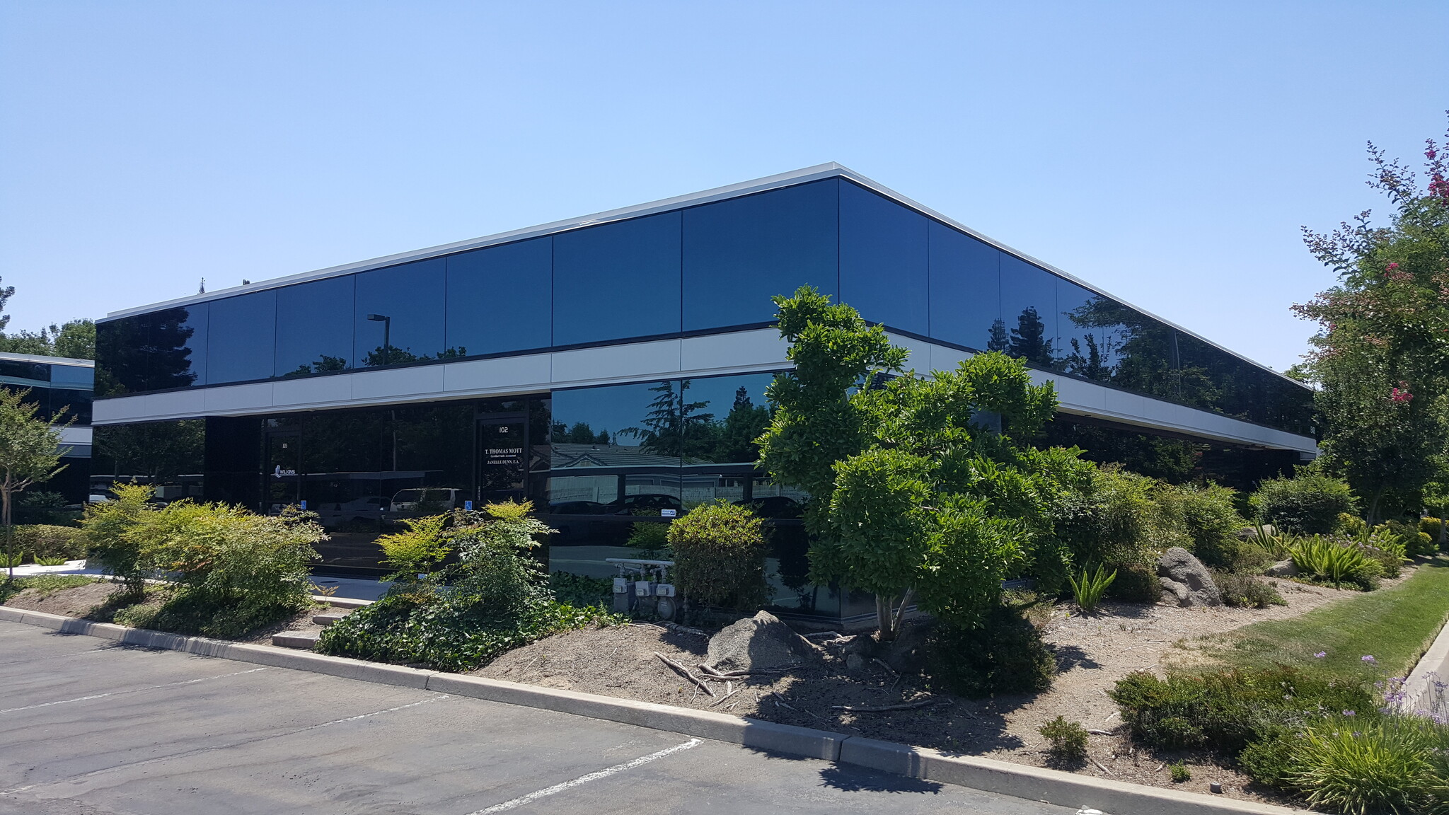 1348 W Herndon Ave, Fresno, CA for lease Building Photo- Image 1 of 2