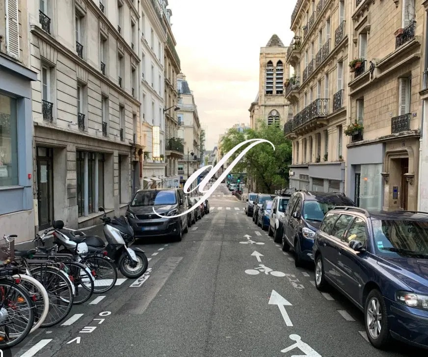 Retail in Paris for sale Building Photo- Image 1 of 2