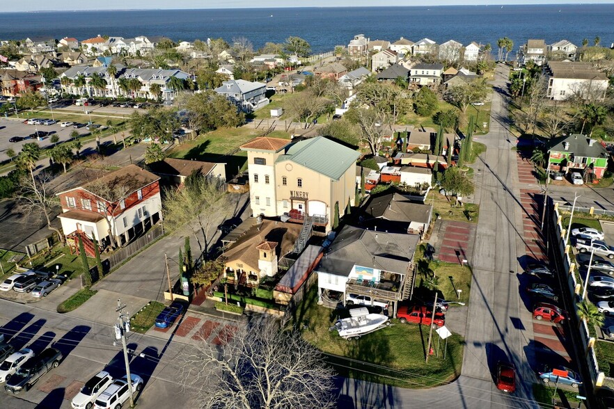 509 8th St, Kemah, TX for sale - Primary Photo - Image 1 of 14