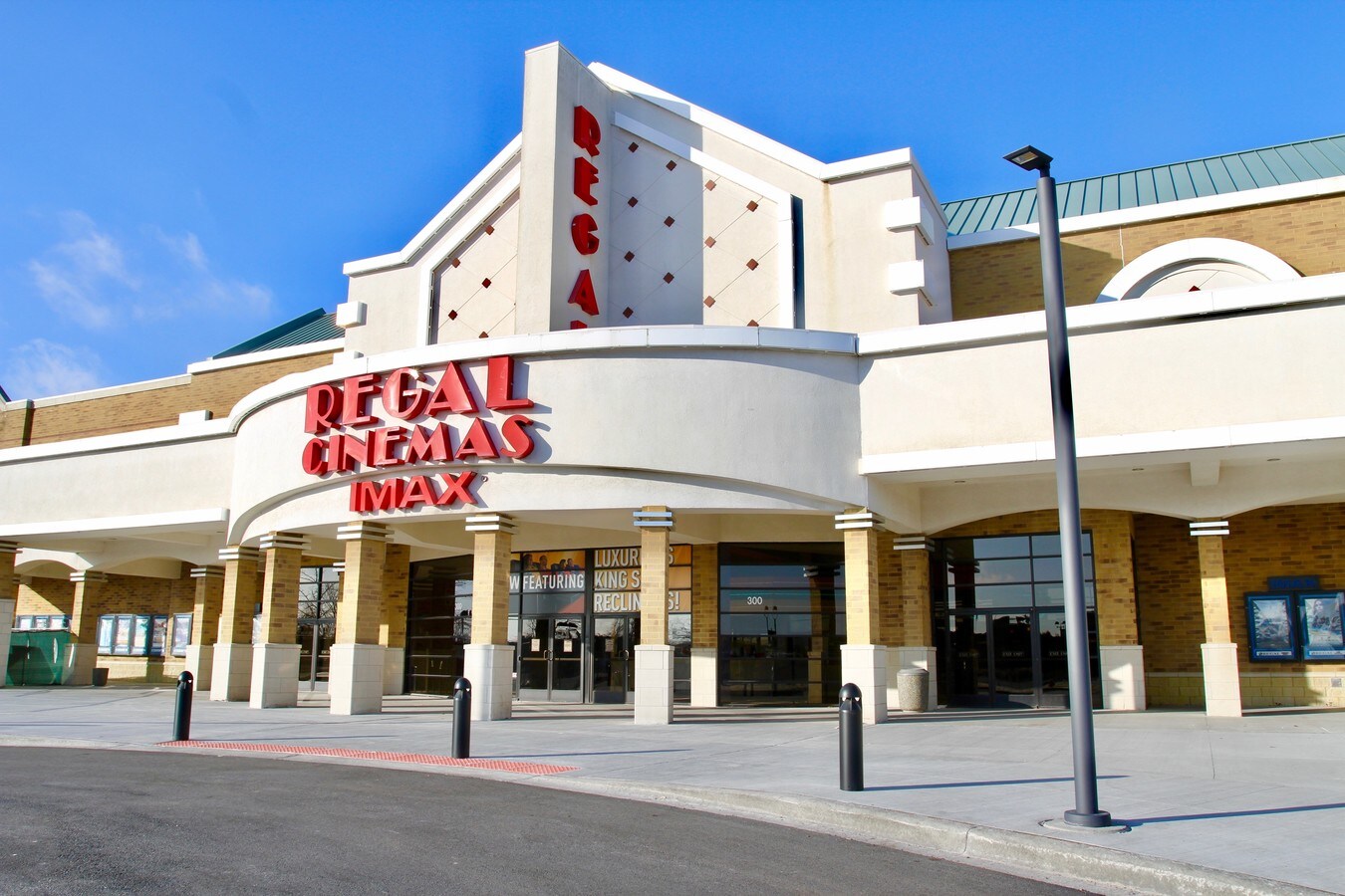 300 Parkway Dr, Lincolnshire, IL 60069 Regal Cinemas & IMAX