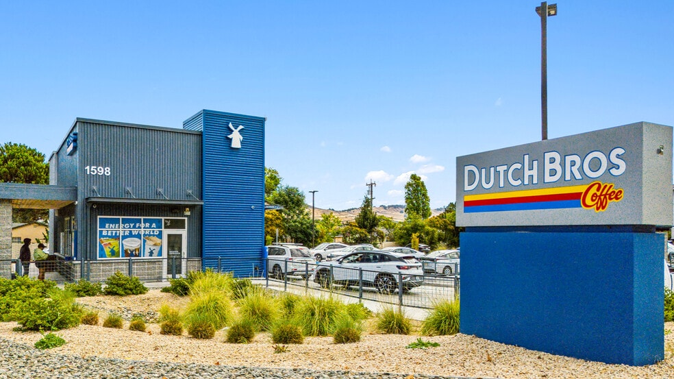 1598 Fairgrounds Dr, Vallejo, CA for sale - Building Photo - Image 2 of 4