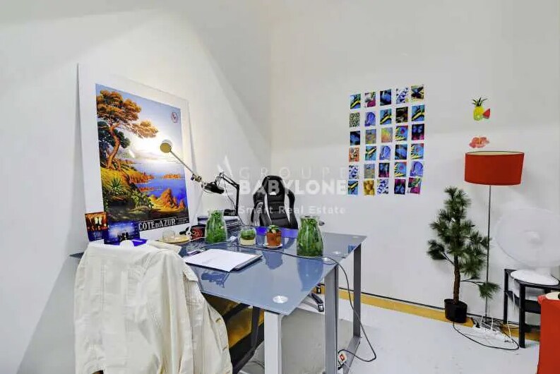 Office in Paris for lease Interior Photo- Image 1 of 7