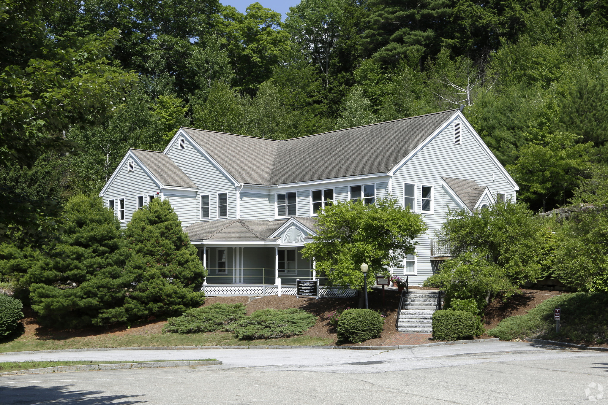 401 Gilford Ave, Gilford, NH for sale Primary Photo- Image 1 of 117