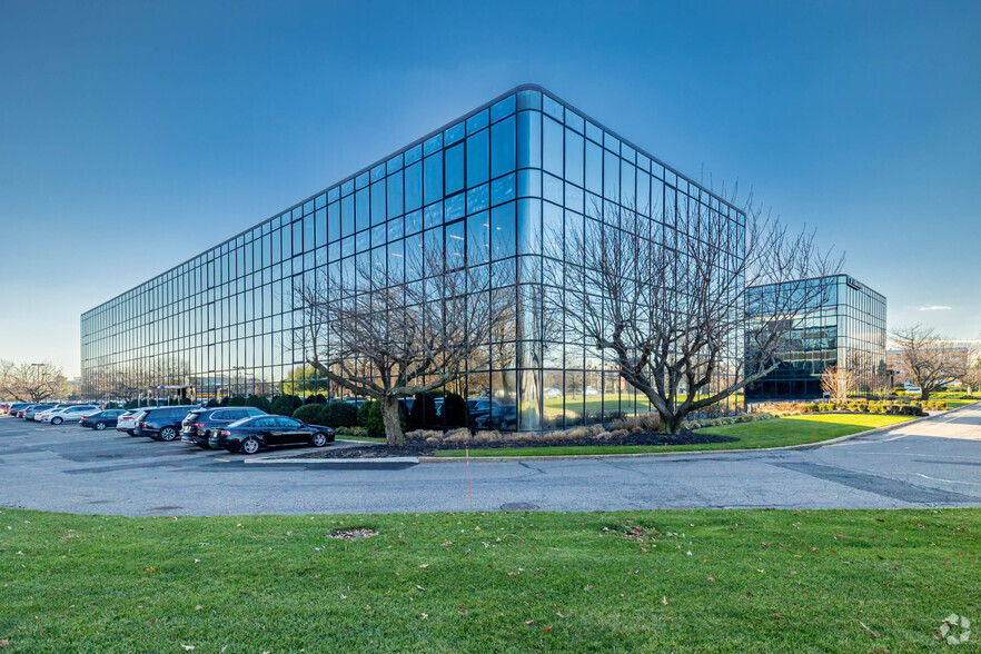 445 Broadhollow Rd, Melville, NY for lease - Primary Photo - Image 1 of 9