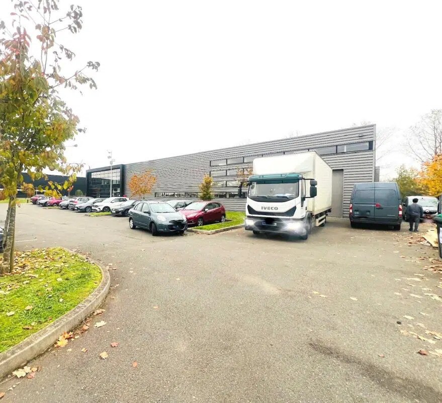 Flex in Élancourt for lease Building Photo- Image 1 of 9