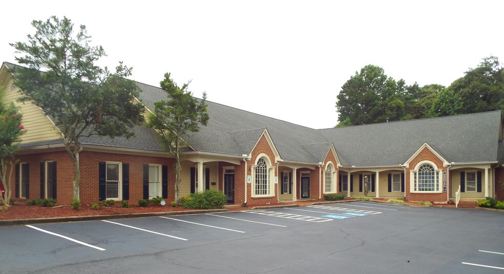 331 Arcado Rd NW, Lilburn, GA 30047