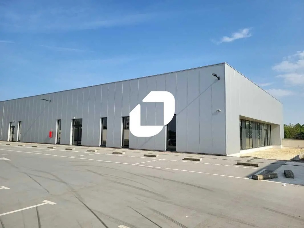 Retail in Bègles for lease Building Photo- Image 1 of 8