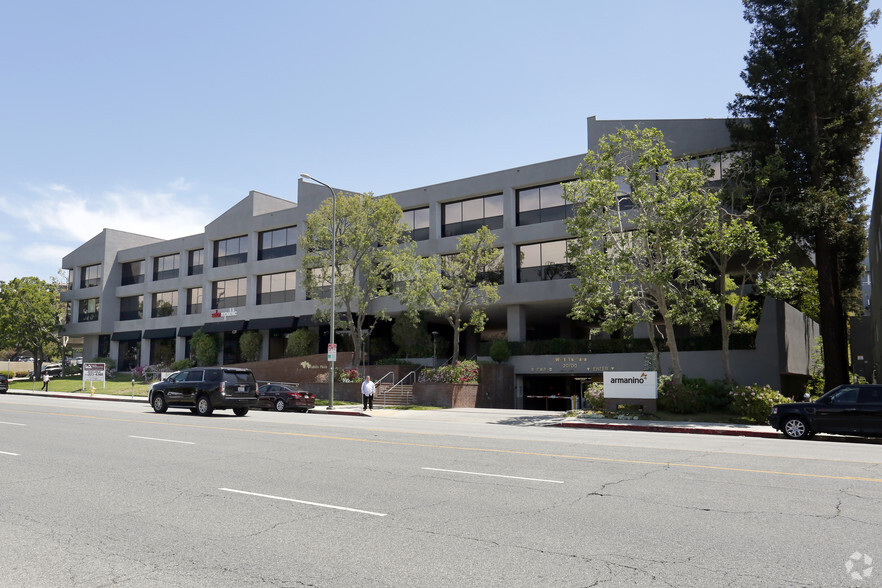 20700 Ventura Blvd, Woodland Hills, CA for lease - Building Photo - Image 2 of 22