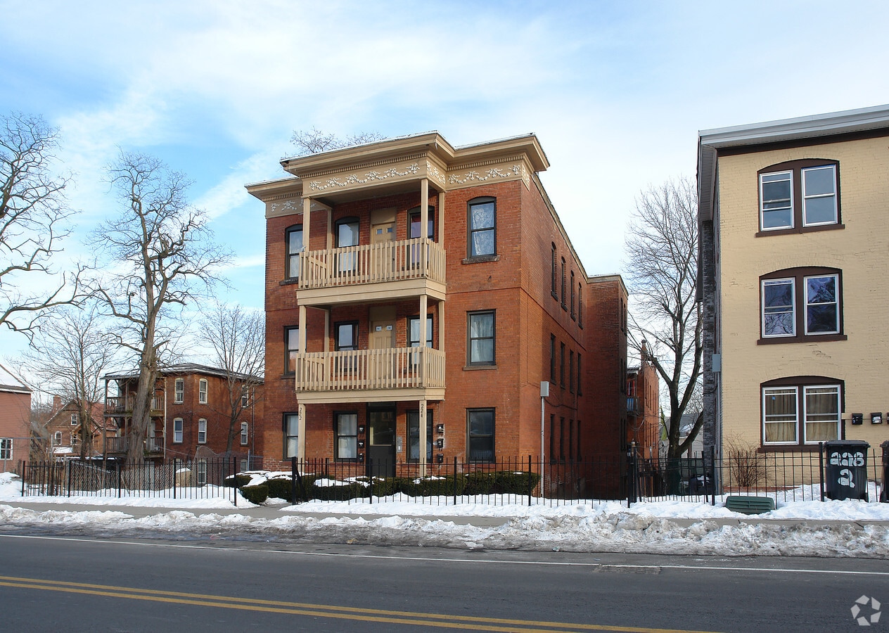 222224 Maple Ave, Hartford, CT 06114
