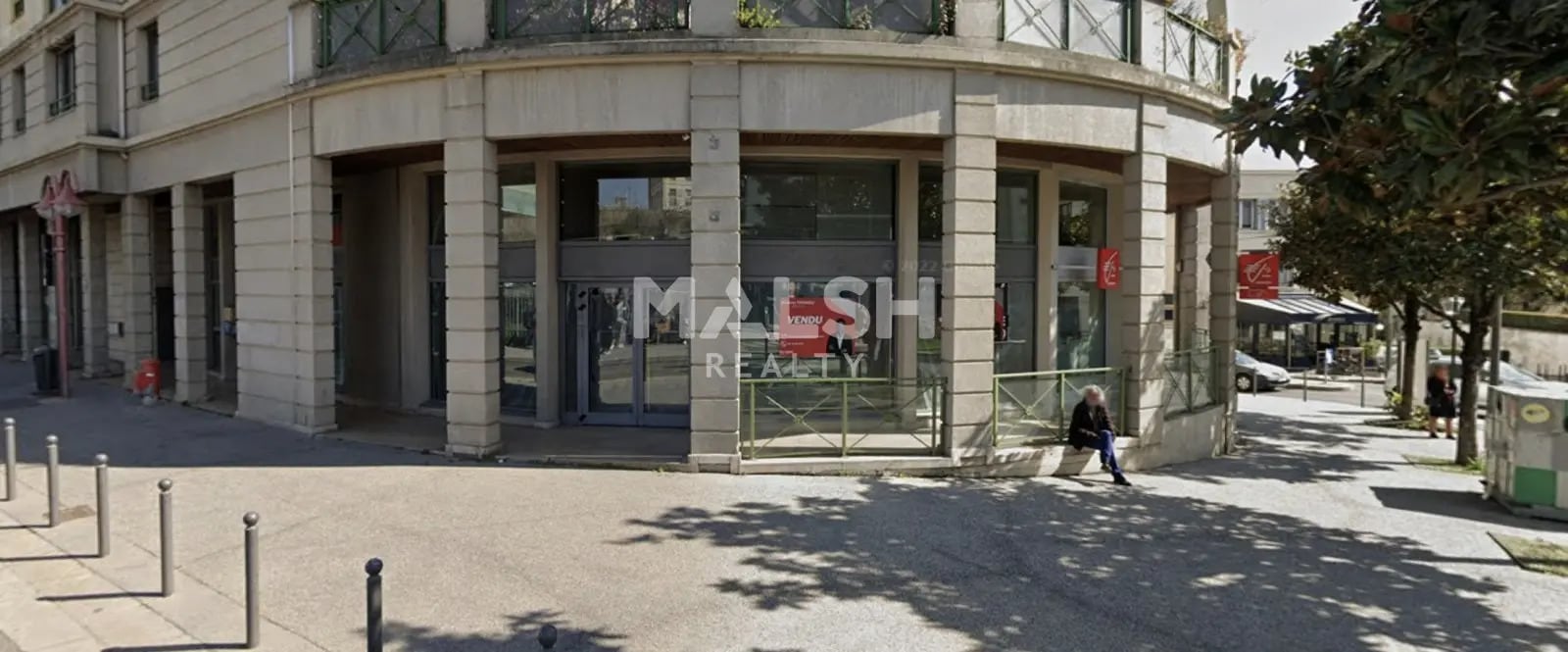 Retail in Caluire-et-Cuire for lease Building Photo- Image 1 of 10