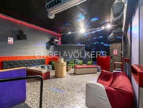 Retail in Barcelona, Barcelona for lease Interior Photo- Image 2 of 5