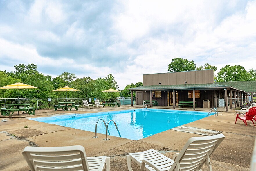 2325 Missouri Park Dr, Mountain Grove, MO 65711