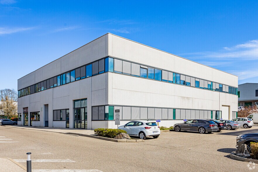 Office in Champagne-au-Mont-d'Or for lease - Primary Photo - Image 1 of 2