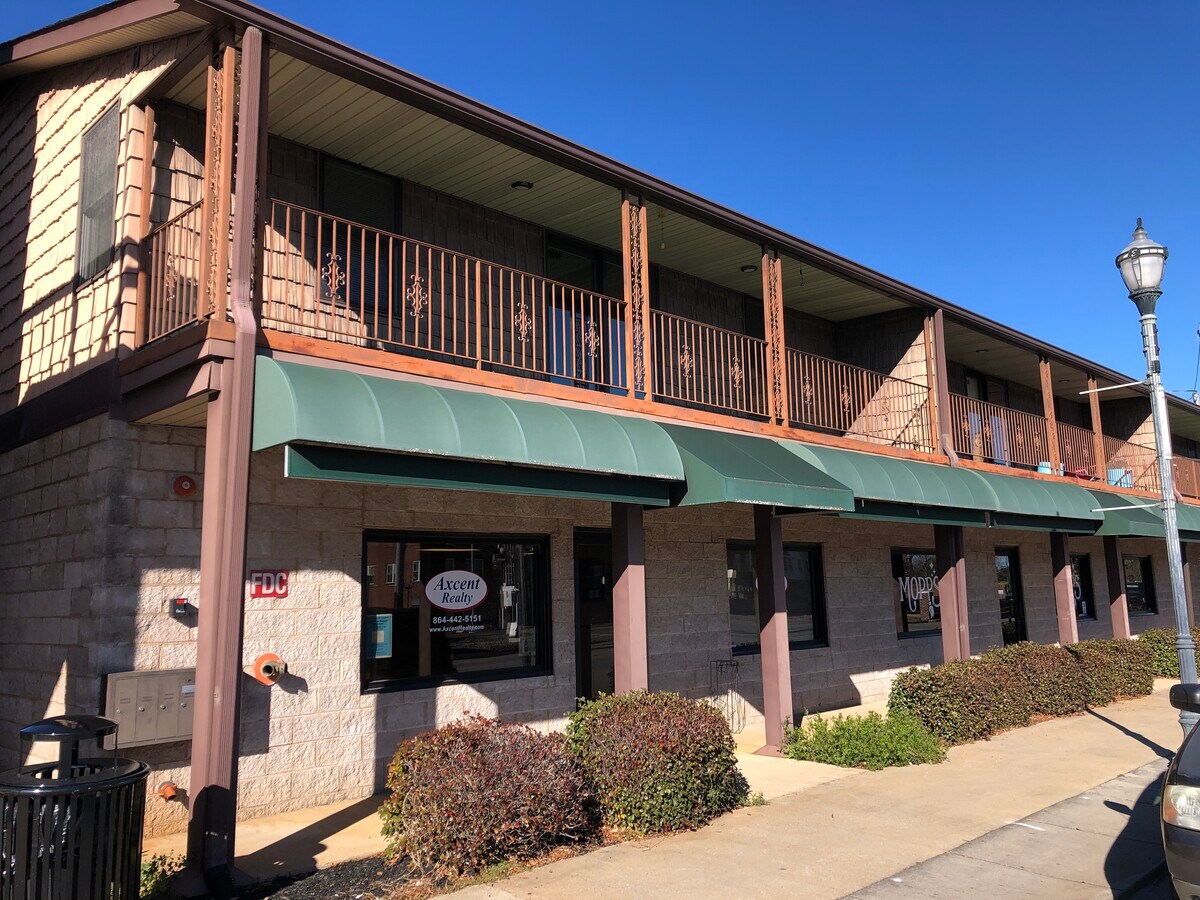 100 NW Main St, Easley, SC 29640