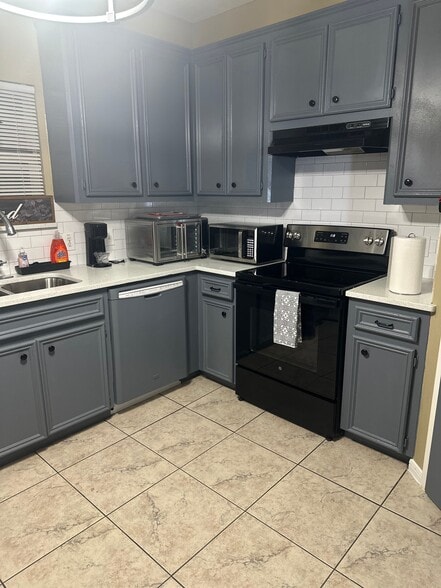 8Unit Income Producing Duplex Portfolio portfolio of 4 properties for sale on LoopNet.com - Building Photo - Image 3 of 9