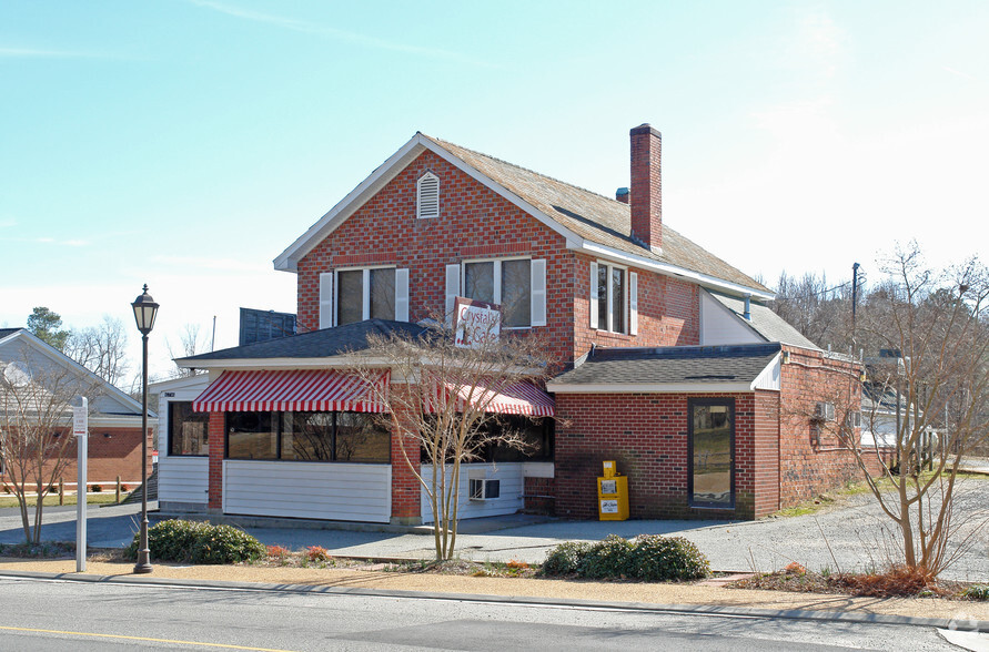 6714 Main St, Gloucester, VA for sale - Primary Photo - Image 1 of 11