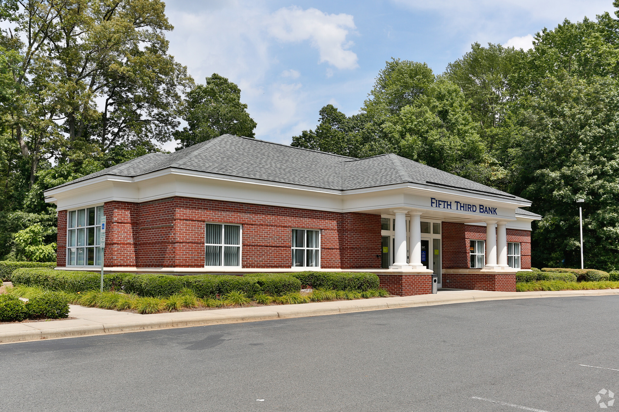 1720 Oakdale Rd, Charlotte, NC for sale Primary Photo- Image 1 of 3