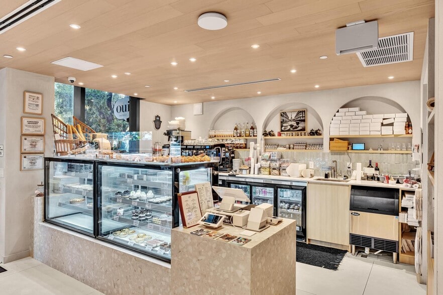 5700 Biscayne Blvd, Miami, FL for lease - Building Photo - Image 3 of 30