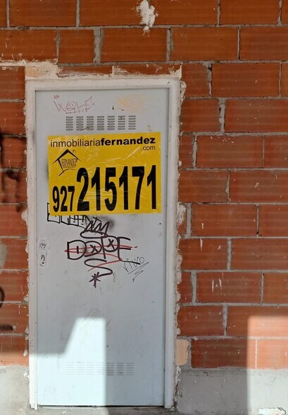 Retail in Cáceres for lease - Building Photo - Image 2 of 2