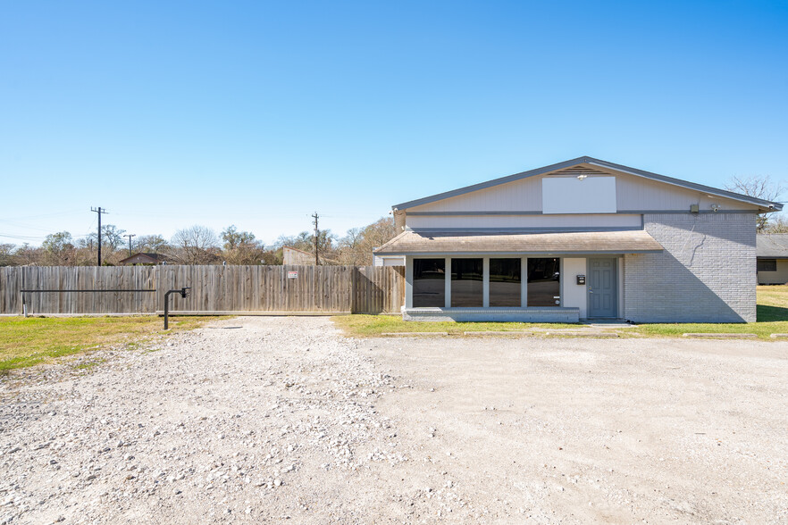 7507 Bayway Dr, Baytown, TX for lease - Building Photo - Image 2 of 46