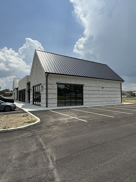 7953 Highfield Dr, Lewis Center, OH for lease - Building Photo - Image 2 of 5