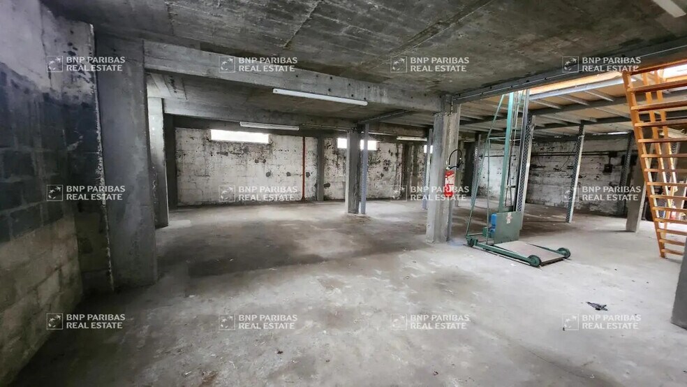 Flex in Maisons-Alfort for sale - Building Photo - Image 1 of 4