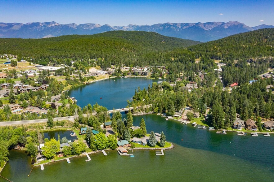 520 Lake Ave, Bigfork, MT for sale - Building Photo - Image 1 of 1