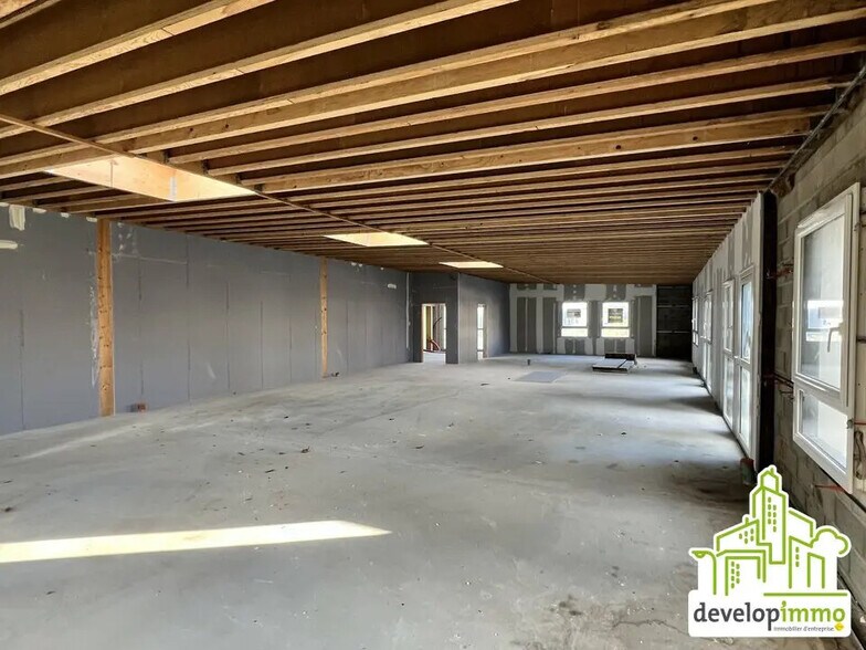 Office in Bayeux for sale - Interior Photo - Image 2 of 12