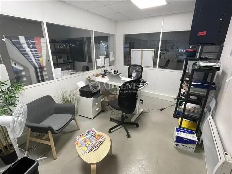 Flex in Mérignac for lease - Interior Photo - Image 3 of 7