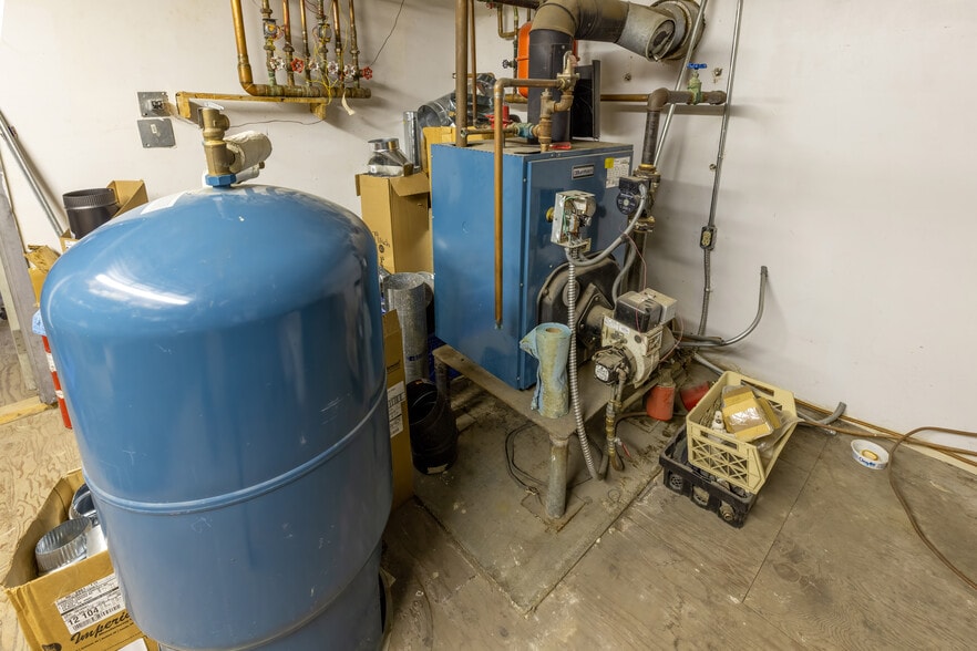 145 Kootznowoo Rd, Angoon, AK for sale - Interior Photo - Image 3 of 43